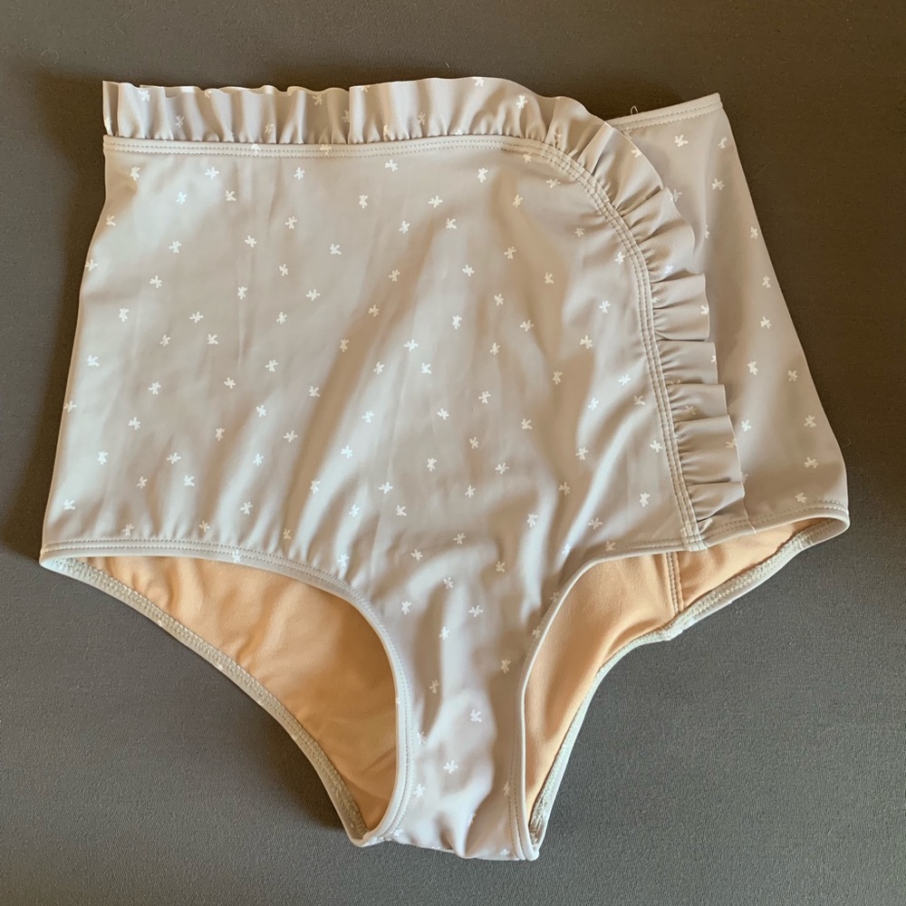 Beige flakes